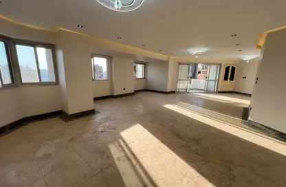 شقة - 3 غرف نوم - 3 حمامات للبيع في شارع أحمد عرابي - المهندسين - الجيزة