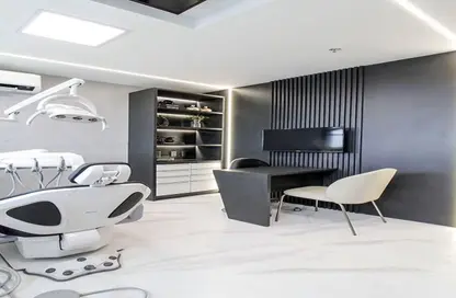 Clinic - Studio - 1 Bathroom for sale in Centrada Plaza - Juhayna Square - 6 October City - Giza