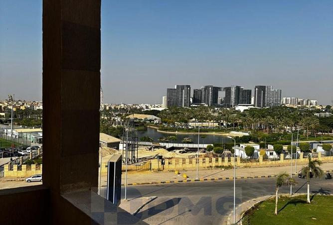 شقة بـ٣ غرف نوم في Continental Gardens، صورة ٢ من ٣
