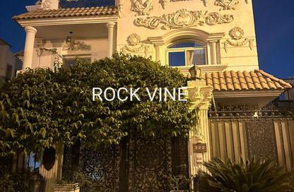 Villa - 7 - 7 for sale in Royal City - Sheikh Zayed Compounds - Sheikh Zayed City - Giza
