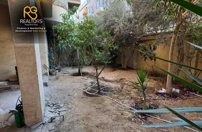 بناية كاملة - 5 - 3 للبيع في الحي الرابع - مدينة 6 أكتوبر - الجيزة
