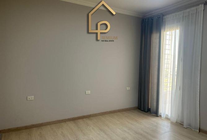 82104117 - Property Image 2