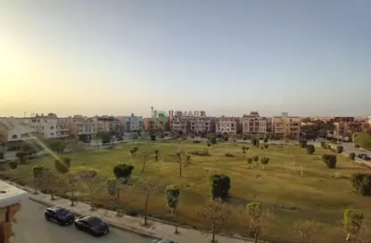 Apartment - 3 Bedrooms - 2 Bathrooms for sale in Doctor Yassin Abdel Ghaffar St. - Area C - Ganoob El Acadimia - New Cairo City - Cairo