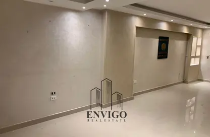 شقة - 2 غرف نوم - 1 حمام للبيع في شارع محمد فريد ابو حديد - الحديقة الدولية - الحي السابع - مدينة نصر - القاهرة