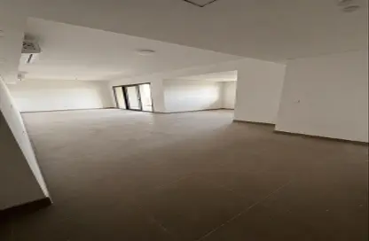 شقة - 3 غرف نوم - 3 حمامات للايجار في كمبوند البروج - كمبوندات الشروق - مدينة الشروق - القاهرة