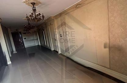 شقة - 3 غرف نوم - 2 حمامات للايجار في طريق ابو قير - زيزينيا - حي شرق - الاسكندرية