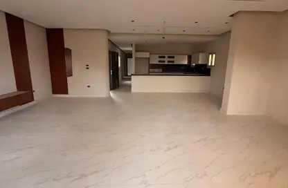 شقة - 3 غرف نوم - 3 حمامات للبيع في شارع دكتور سميرة موسي - الحي الخامس - مدينة العبور - القليوبية