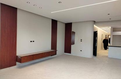 Apartment - 3 Bedrooms - 3 Bathrooms for sale in Doctor Samira Moussa St. - 5th District - Obour City - Qalyubia