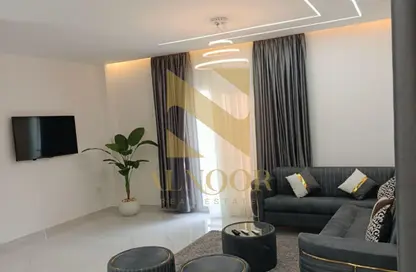 شقة - 3 غرف نوم - 2 حمامات للايجار في شارع النزهة - الحي الخامس عشر - الشيخ زايد - الجيزة