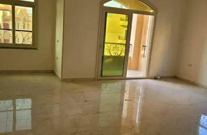 شقة - 3 غرف نوم - 2 حمامات للايجار في شارع الجزيرة - المستثمرين الجنوبية - مدينة القاهرة الجديدة - القاهرة