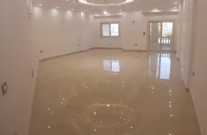 فيلا - استوديو - 7 حمامات للبيع في شرق الاكاديمية - مدينة القاهرة الجديدة - القاهرة