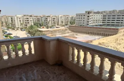 Apartment - 2 Bedrooms - 2 Bathrooms for sale in 10th Sector - Zahraa El Maadi - Hay El Maadi - Cairo