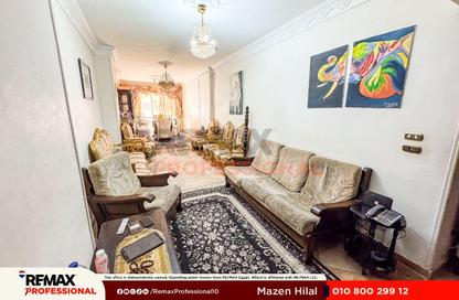 Apartment - 2 Bedrooms - 1 Bathroom for sale in Amin Yehia St. - Zezenia - Hay Sharq - Alexandria