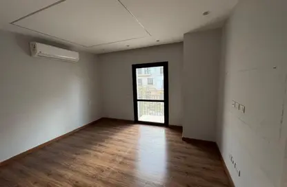 شقة - 3 غرف نوم - 3 حمامات للايجار في ذا كورت ياردز - كمبوندات الشيخ زايد - الشيخ زايد - الجيزة