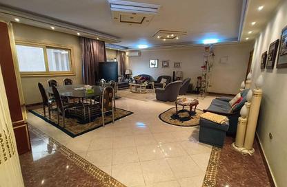 Apartment - 3 Bedrooms - 3 Bathrooms for sale in Al Gezira El Wosta St. (Yousef Kamel) - Zamalek - Cairo