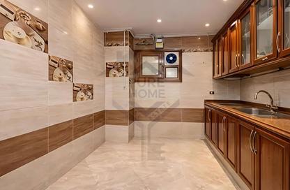 Apartment - 3 Bedrooms - 1 Bathroom for rent in Abo Qir St. - Sporting - Hay Sharq - Alexandria