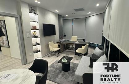 Office Space - 3 Bedrooms - 1 Bathroom for rent in Cairo Business Plaza - North Teseen St. - The 5th Settlement - New Cairo City - Cairo