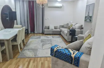 Apartment - 2 Bedrooms - 1 Bathroom for rent in Al Rehab - New Cairo City - Cairo