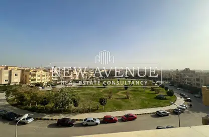 Apartment - 3 Bedrooms - 2 Bathrooms for sale in Area D - Ganoob El Acadimia - New Cairo City - Cairo