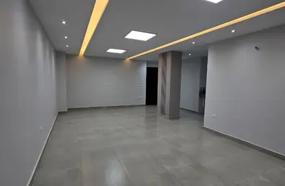 Office Space - 3 Bedrooms - 1 Bathroom for rent in Rayhanah Plaza - Zahraa El Maadi - Hay El Maadi - Cairo