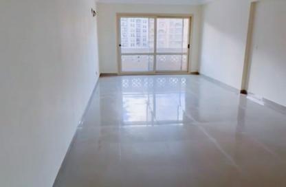 Apartment - 3 Bedrooms - 2 Bathrooms for rent in Mohamed Fawzy Moaz St. - Smouha - Hay Sharq - Alexandria