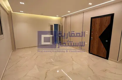 شقة - 3 غرف نوم - 2 حمامات للبيع في الحي الرابع - مدينة 6 أكتوبر - الجيزة