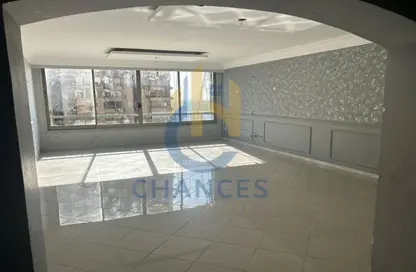 Apartment - 3 Bedrooms - 1 Bathroom for sale in Cornish El Nile St. - Maadi - Hay El Maadi - Cairo