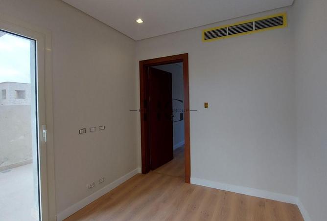 8553860 - Property Image 3