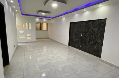 Apartment - 3 Bedrooms - 2 Bathrooms for rent in Zahraa El Maadi - Hay El Maadi - Cairo