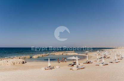 Chalet - 2 Bedrooms - 3 Bathrooms for sale in Ramla Lakeside - Qesm Ad Dabaah - North Coast