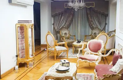 شقة - 3 غرف نوم - 1 حمام للبيع في شارع علي الاسكندراني - محرم بك - حي وسط - الاسكندرية