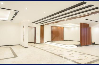 Apartment - 5 Bedrooms - 4 Bathrooms for sale in Mohammed Al Eqbal St. - Laurent - Hay Sharq - Alexandria
