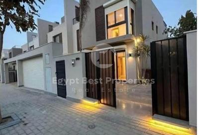 تاون هاوس - 3 غرف نوم - 5 حمامات للبيع في رويال ميدوز - كمبوندات الشيخ زايد - الشيخ زايد - الجيزة