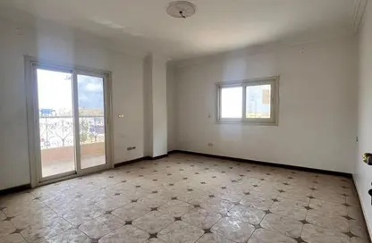 شقة - 3 غرف نوم - 2 حمامات للايجار في المستثمر الصغير - الحي العاشر - الشيخ زايد - الجيزة