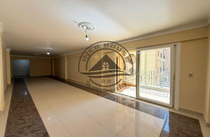 Apartment - 4 - 3 for rent in Madkhal Sharkt Al Nakhl Wa Al Handasa St. - Smouha - Hay Sharq - Alexandria
