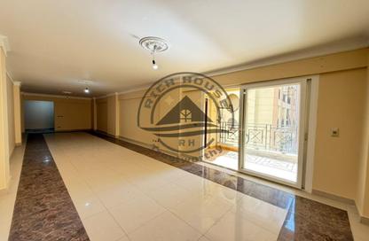 Apartment - 4 - 3 for rent in Madkhal Sharkt Al Nakhl Wa Al Handasa St. - Smouha - Hay Sharq - Alexandria