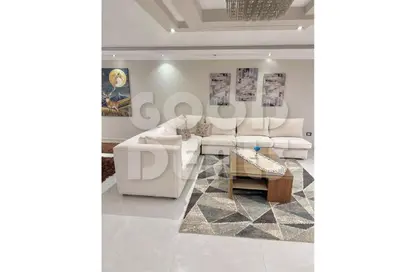 شقة - 3 غرف نوم - 2 حمامات للبيع في شارع الذهبي - روكسي - مصر الجديدة - القاهرة