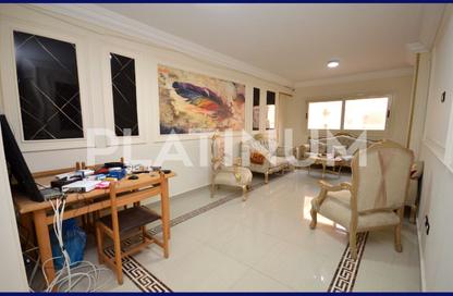 Apartment - 2 Bedrooms - 1 Bathroom for sale in Doctor Mohamed Bedir St. - Cleopatra - Hay Sharq - Alexandria