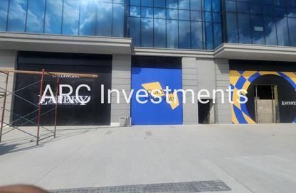 محل تجاري - استوديو - 2 حمامات للبيع في جولدن جيت - شارع التسعين الجنوبي - التجمع الخامس - مدينة القاهرة الجديدة - القاهرة