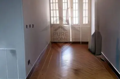 Apartment - 3 Bedrooms - 1 Bathroom for rent in Branched from Amin Yehia St. - Zezenia - Hay Sharq - Alexandria