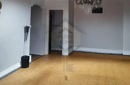 شقة - 3 غرف نوم - 1 حمام للايجار في متفرع من شارع أمين يحيي - زيزينيا - حي شرق - الاسكندرية