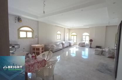 Apartment - 3 Bedrooms - 3 Bathrooms for sale in Ganoob El Acadimia - New Cairo City - Cairo