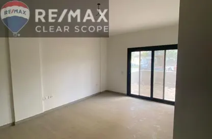 شقة - 3 غرف نوم - 3 حمامات للايجار في كمبوند البروج - كمبوندات الشروق - مدينة الشروق - القاهرة