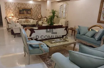 Roof - 4 Bedrooms - 3 Bathrooms for rent in Abdullah Bin Omar St. - Al Narges 6 - Al Narges - New Cairo City - Cairo