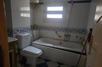 شقة - 2 غرف نوم - 2 حمامات للبيع في شارع الحسني - المهندسين - الجيزة