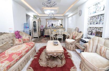 شقة - 3 غرف نوم - 2 حمامات للبيع في محرم بك - حي وسط - الاسكندرية