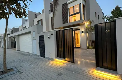 Villa - 4 Bedrooms - 4 Bathrooms for rent in Sodic East - 6th District - New Heliopolis - Cairo