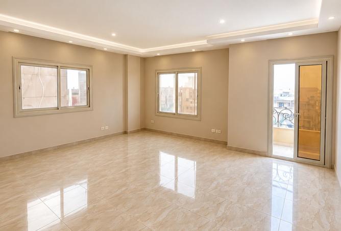98004083 - Property Main Image