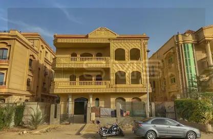 فيلا - 4 غرف نوم - 3 حمامات للايجار في شارع الشويفات - الحي الاول - التجمع الخامس - مدينة القاهرة الجديدة - القاهرة