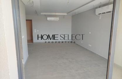 Apartment - 3 Bedrooms - 2 Bathrooms for rent in Village West - Sheikh Zayed Compounds - Sheikh Zayed City - Giza